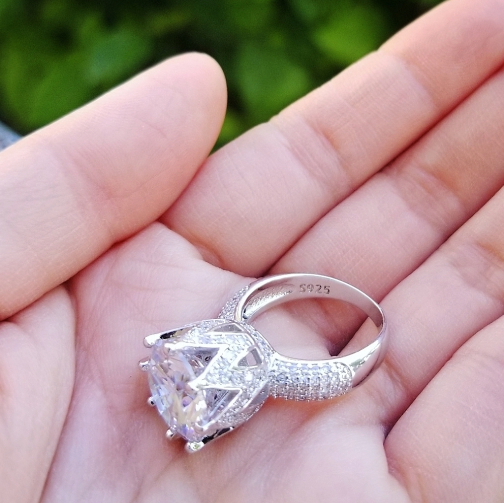 🍒NEW🍒 8 CARAT S925 SIMULATED DIAMOND CROWN RING